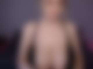 Live cam show with Helen Moore - Shaved Pussy on Mixed Magazine Live