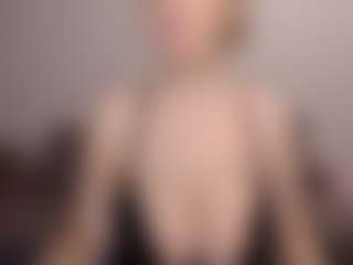 Live cam show with Helen Moore - Big Ass on Camsoda