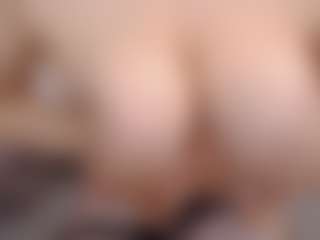 Live cam show with Helen Moore - Grey Eyes on eurowanks.com