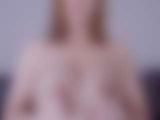 Live cam show with Helen Moore - Fingers on Camsoda