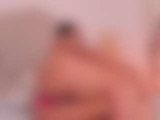 Live cam show with Valery Santorini - Little on Stripli.com