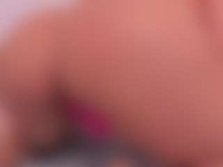 Live cam show with Valery Santorini - Handjob on CSO-WL