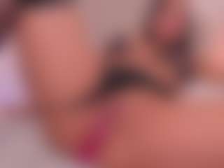 Live cam show with Valery Santorini - Shaved Pussy on Dare Cams