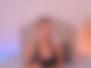 Live cam show with Valery Santorini - Average on Camsoda
