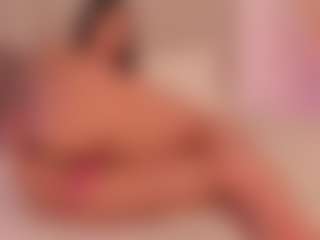 Live cam show with Valery Santorini - Shaved Pussy on CamwithHer