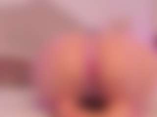 Live cam show with Valery Santorini - Handjob on Stripli.com
