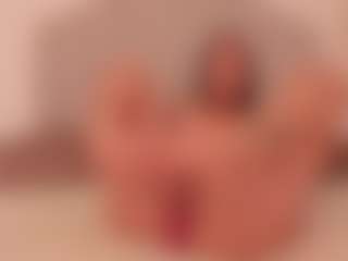 Live cam show with Valery Santorini - Average on testsause.com