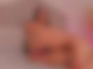 Live cam show with Valery Santorini - Deepthroat on StripNow