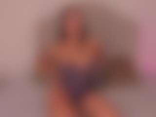 Live cam show with Valery Santorini - Flashing on Dare Cams