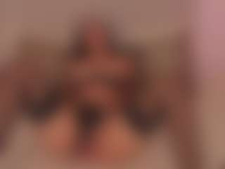 Live cam show with Valery Santorini - Fingers on Camsoda
