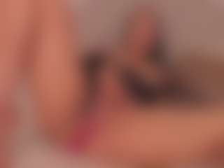 Live cam show with Valery Santorini - Bedroom Mature on Camsoda