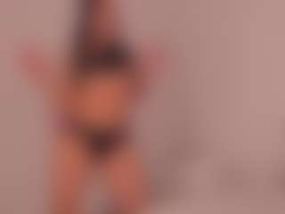 Live cam show with Valery Santorini - Deepthroat on Camsoda