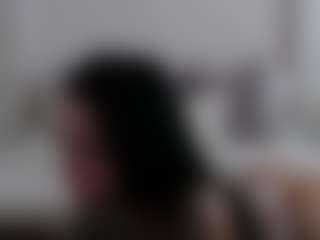 Live cam show with Iamjuliabond - Shaved Pussy on xfollow cams