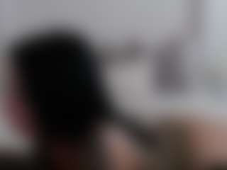 Live cam show with Iamjuliabond - Spank Brown Hair on SxyPornLive