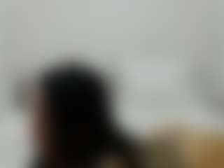 Live cam show with Iamjuliabond - Bedroom Curvy on Camming Site