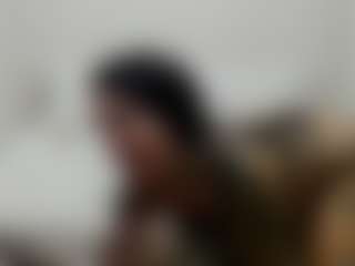 Live cam show with Iamjuliabond - Spy Curvy on Dolls Live
