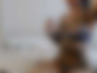 Live cam show with Iamjuliabond - Flashing on Camsoda