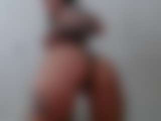 Iamjuliabond's Live Sex Cam Show