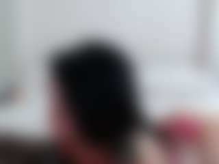 Live cam show with Iamjuliabond - Shaved Pussy Brown Hair on StripNow