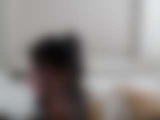 Live cam show with Iamjuliabond - Shaved Pussy Curvy on Cam Slut