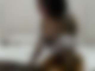 Live cam show with Iamjuliabond - Flashing on Milfs Live