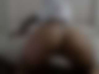 Live cam show with Iamjuliabond - Bikini on Dolls Live
