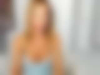Live cam show with LuvC - Flashing on Gym Cam Girls