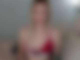 Live cam show with Brie Hunter - Living Room on anonymated.com