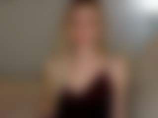 Live cam show with Brie Hunter - Blonde Hair on Stripli.com