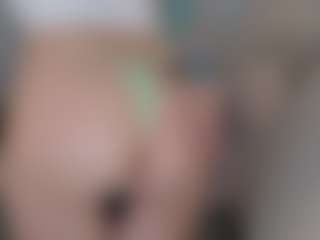 Live cam show with Brie Hunter - Bedroom on CamClone