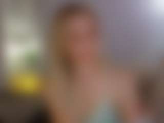 Live cam show with Brie Hunter - Lovense Petite on Milfs Live
