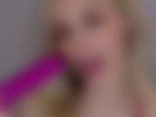 Live cam show with Brie Hunter - Blow on Camsoda