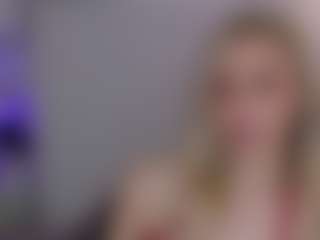 Live cam show with Brie Hunter - Slimthick on CamClone