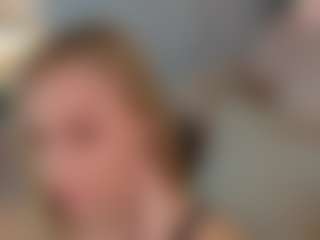Live cam show with Brie Hunter - American Blonde Hair on Hubzter Live