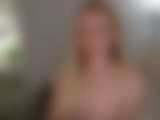 Live cam show with Brie Hunter - Spank Blonde Hair on xheatlive.com