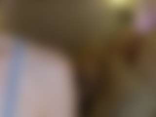 Live cam show with Brie Hunter - Living Room on Camsoda