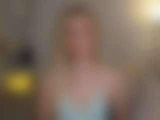 Live cam show with Brie Hunter - Blonde Hair on Camsoda