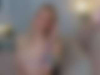 Live cam show with Brie Hunter - Bedroom on Camsoda
