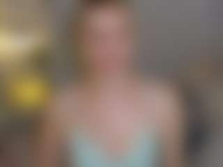 Live cam show with Brie Hunter - Spinner on camwithhim.com