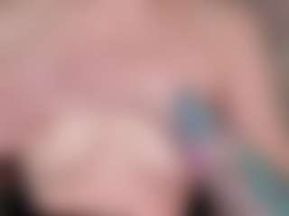 Live cam show with Brie Hunter - Petite on Camsoda