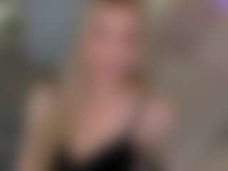 Live cam show with Brie Hunter - Foot Fetish Toys on live18s.com