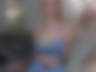 Live cam show with Brie Hunter - Grandes Tetas on TeamSkeetLive