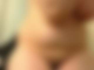 Live cam show with BattyMoll - Living Room on fapnchat