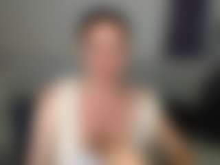 Live cam show with Carlalicious - Genital Piercings on AdultVida.com