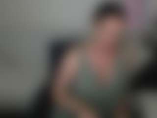 Carlalicious MILF webcam performer live streaming