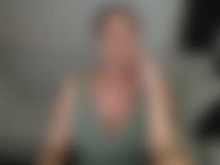 Carlalicious MILF webcam performer live streaming