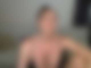 Carlalicious MILF webcam performer live streaming