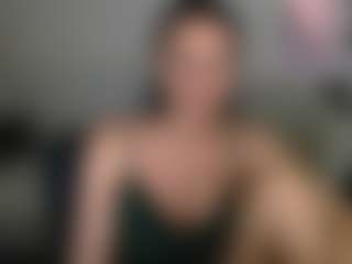 Live cam show with Carlalicious - Living Room on sexylive.show