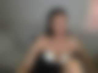 Carlalicious MILF webcam performer live streaming