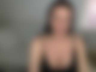 Carlalicious MILF webcam performer live streaming